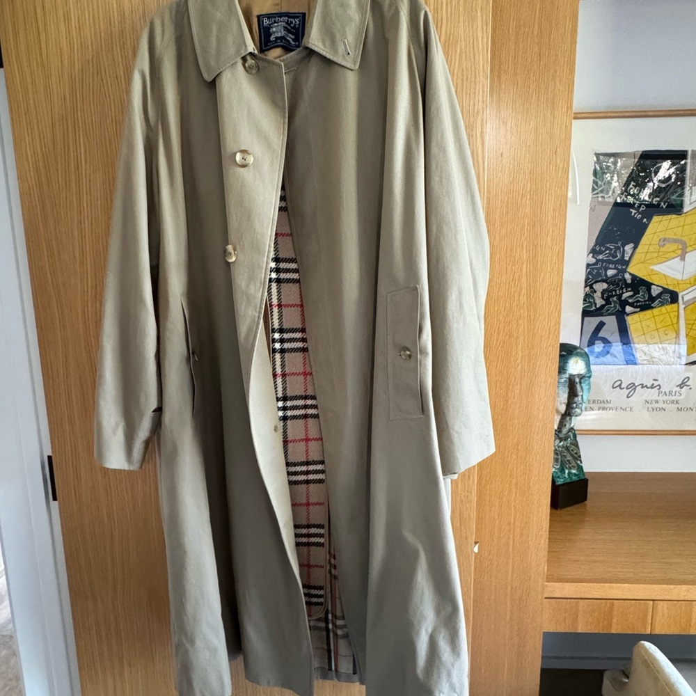 Men’s Burberry Trench coat, Size 54 Long